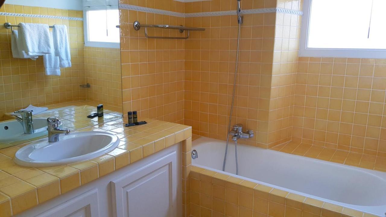 Deluxe Double Room Bath,993646948:JPEG