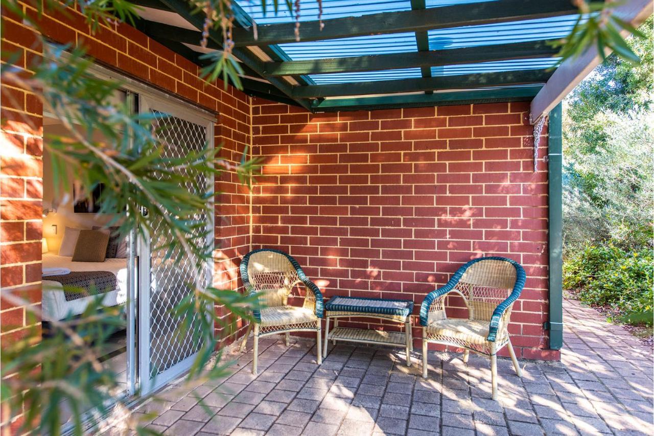 Chalet (Sleeps 4) - Non Pet Friendly