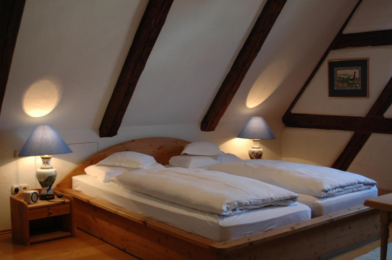 Zimmer mit Kingsize-Bett