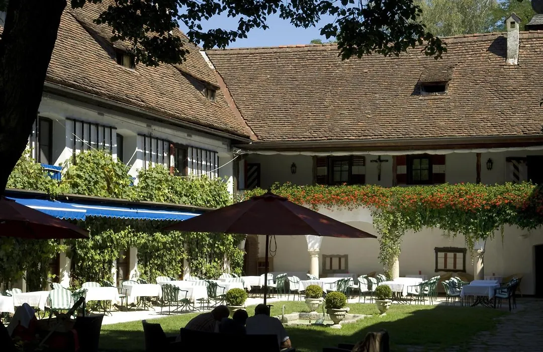Hotel Schloss Leonstain-1