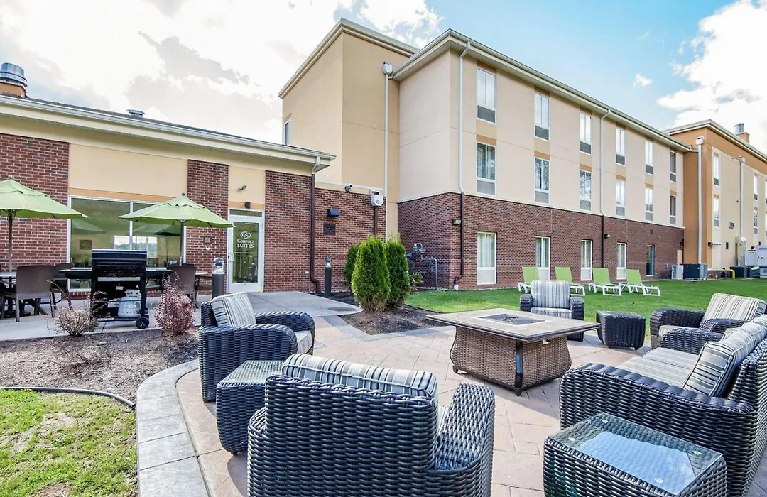 Comfort Suites Marietta-Parkersburg-1