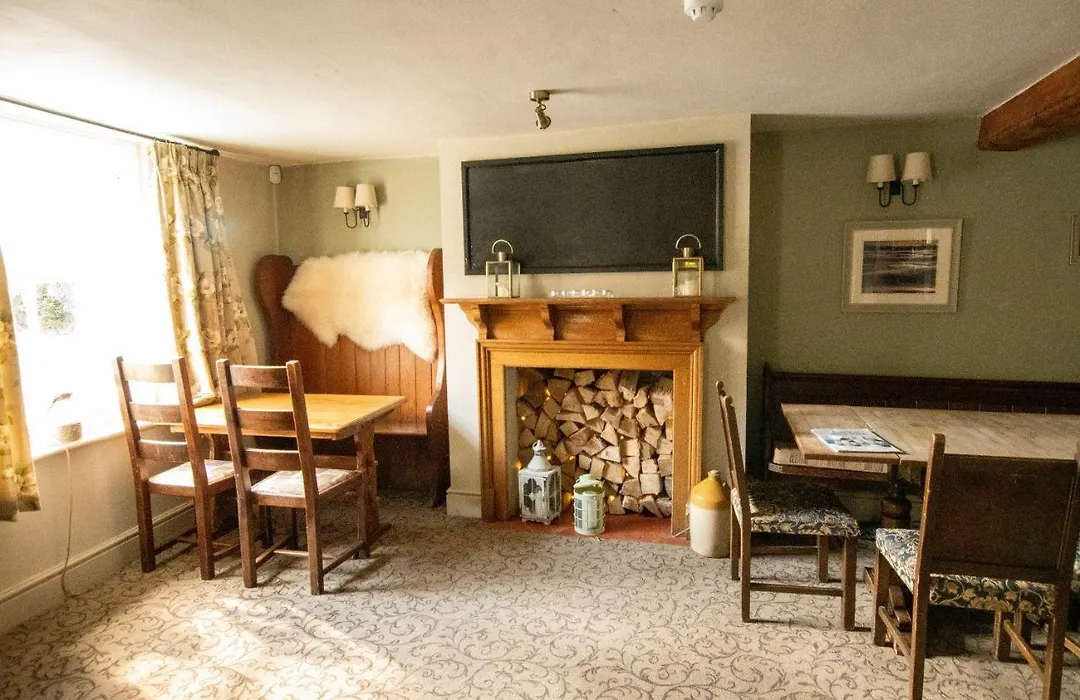 The Red Lion Arlingham-1