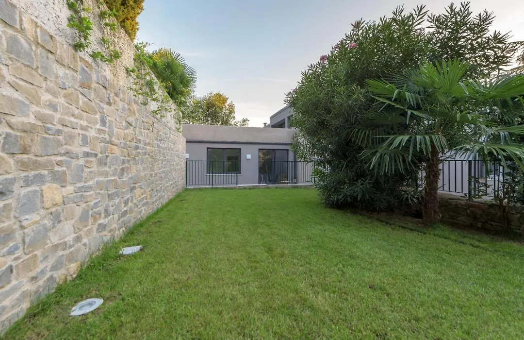 Residence La Torre con private park-1