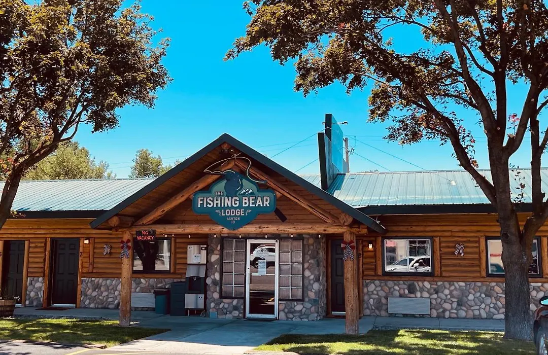 The Fishing Bear Lodge-1