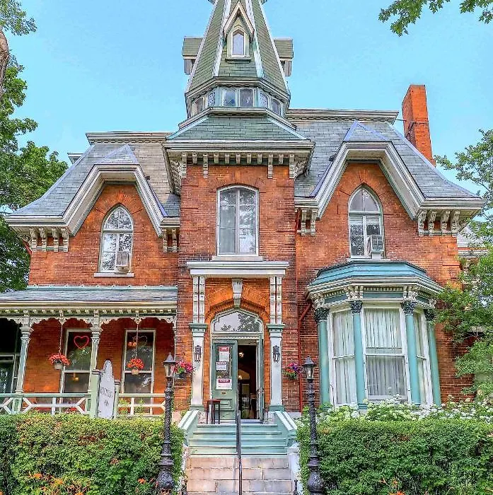 Hochelaga Inn-1