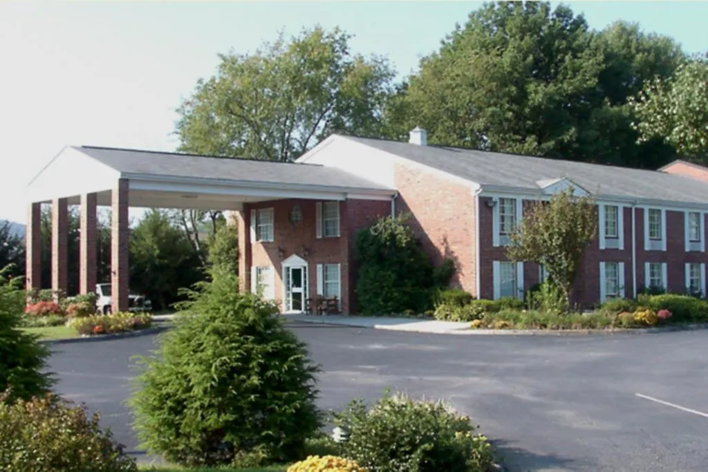 Americourt Hotel And Suites - Elizabethton-1
