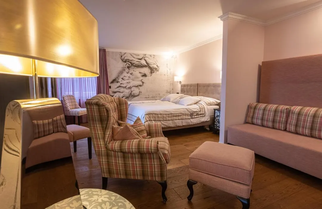 Home Hotel Arosa-1