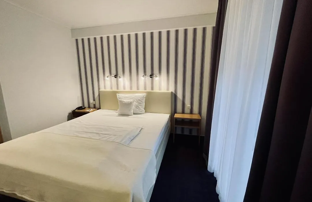 Schloss Hotel Herborn-1