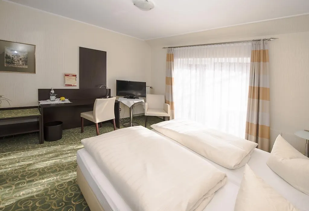 Land-gut-Hotel Rohdenburg-1