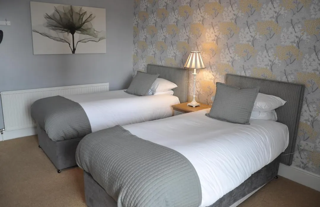 The Beaufort, Raglan-1