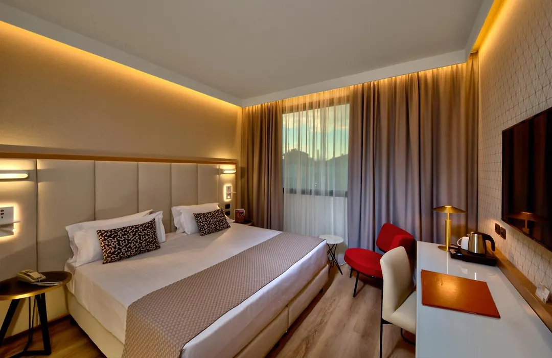 Aemilia Hotel Bologna-1