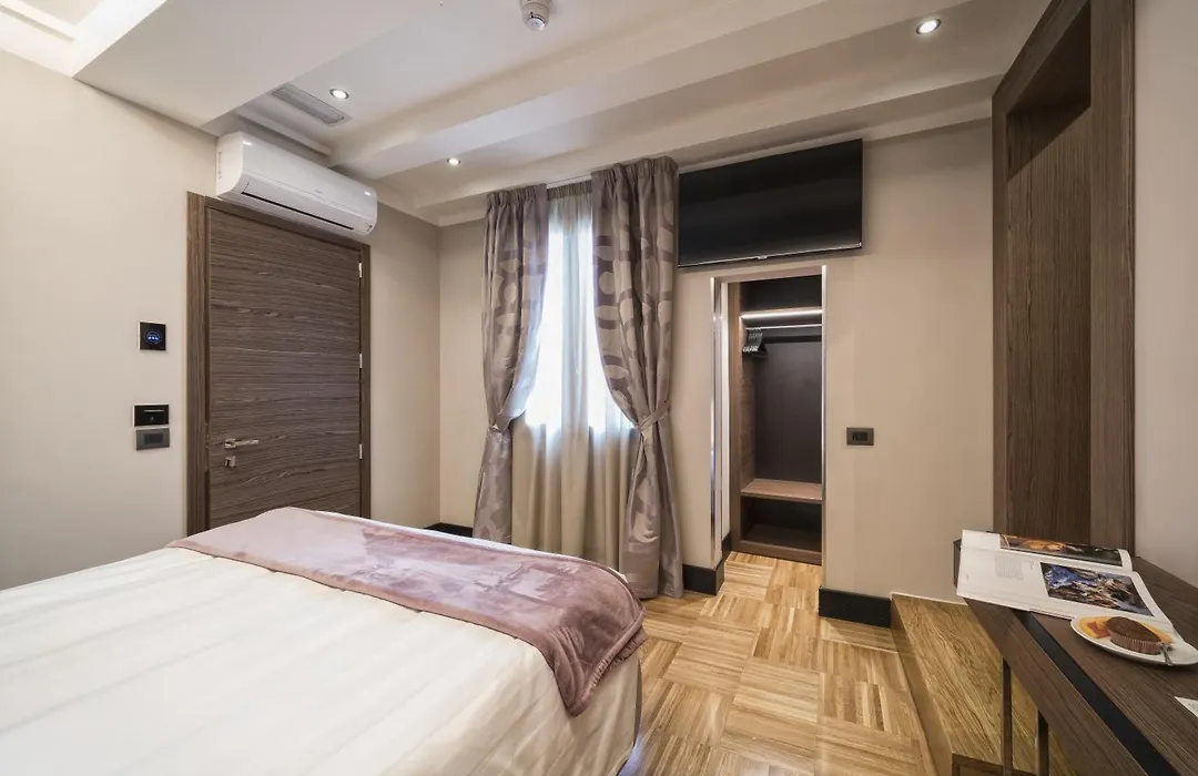 Solo Experience Hotel-1