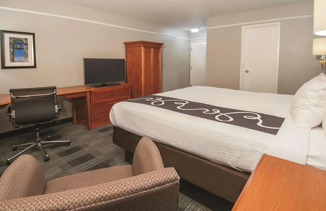 La Quinta Inn By Wyndham San Antonio Brooks City Base-1