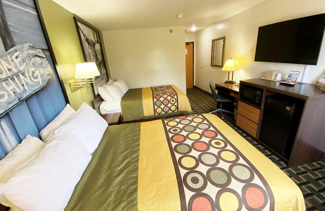 Super 8 By Wyndham Newport News/Jefferson Ave.-1