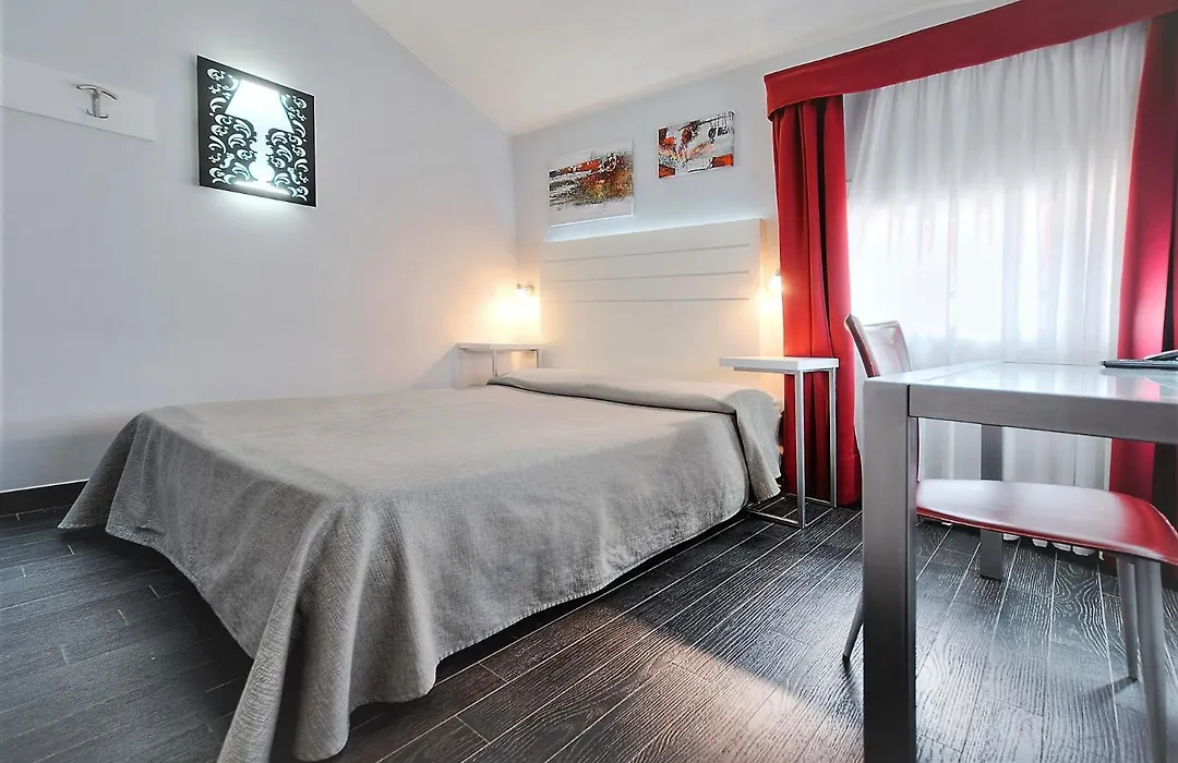 Hotel Aaron-1