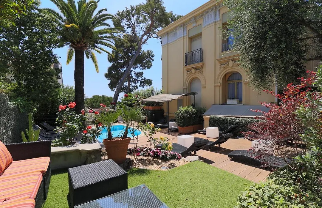 Hotel Petit Palais-1