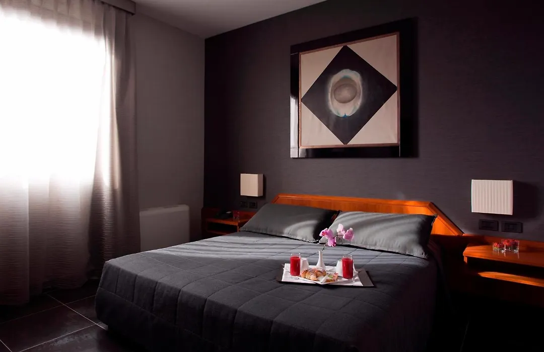 Hotel Zone-1