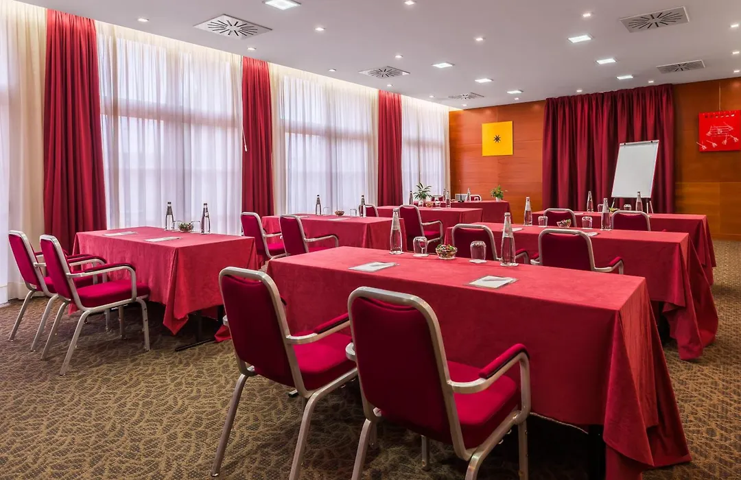 Crowne Plaza Venice East By Ihg-1