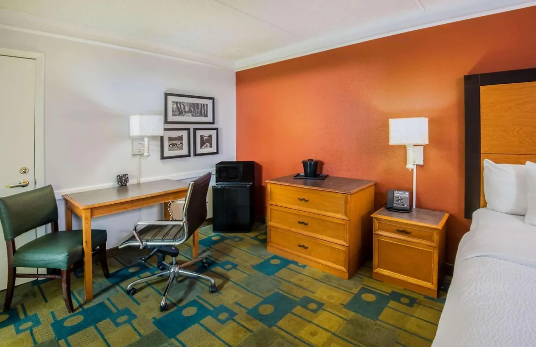 La Quinta Inn By Wyndham Colorado Springs Garden Of The Gods-1