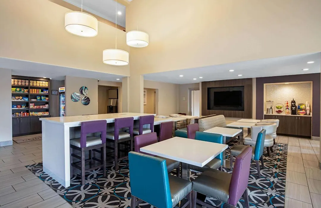 La Quinta Inn & Suites By Wyndham Las Vegas Nellis-1