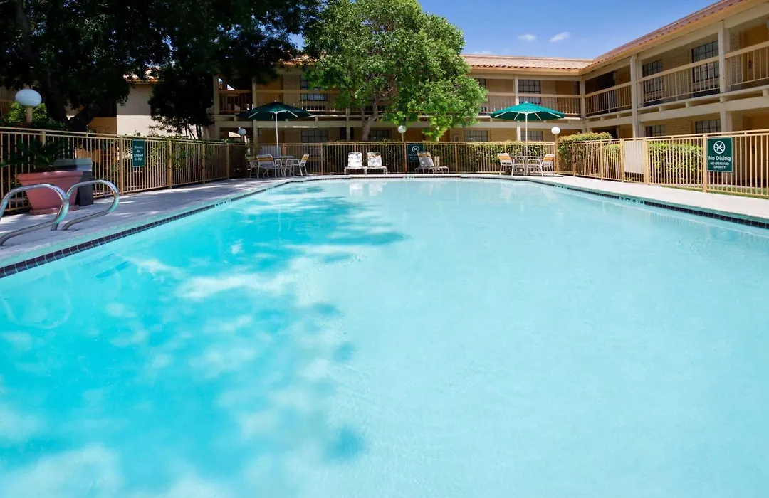 La Quinta Inn By Wyndham Austin Oltorf-1