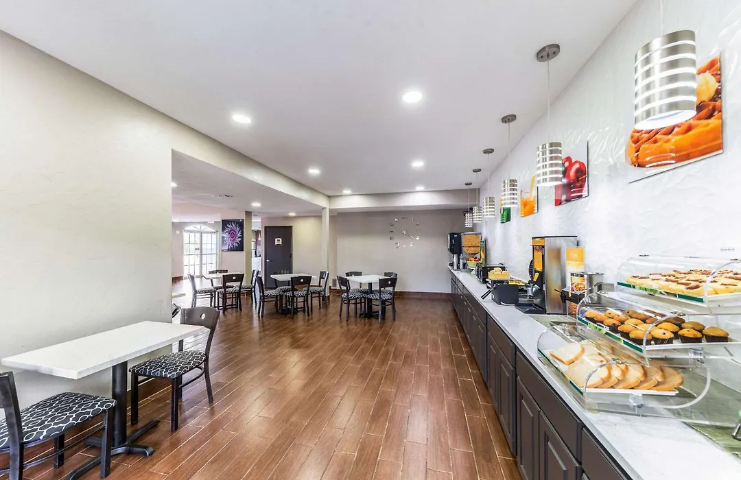 Quality Inn & Suites Canton-1