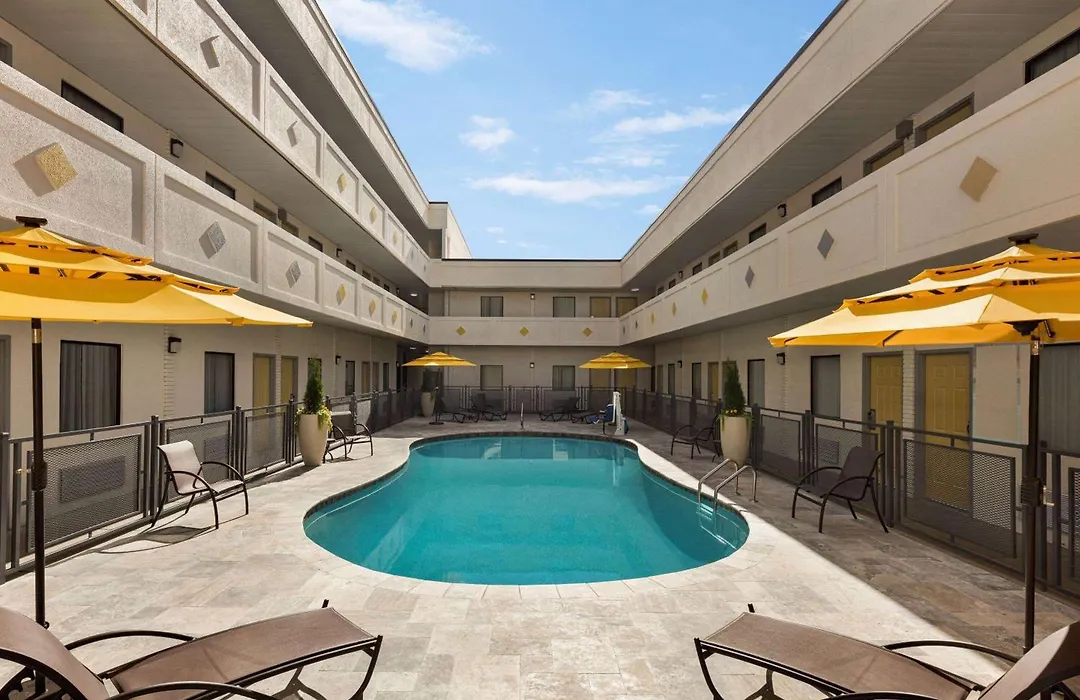 Hotel Bo, A Days Inn By Wyndham Chattanooga Downtown-1
