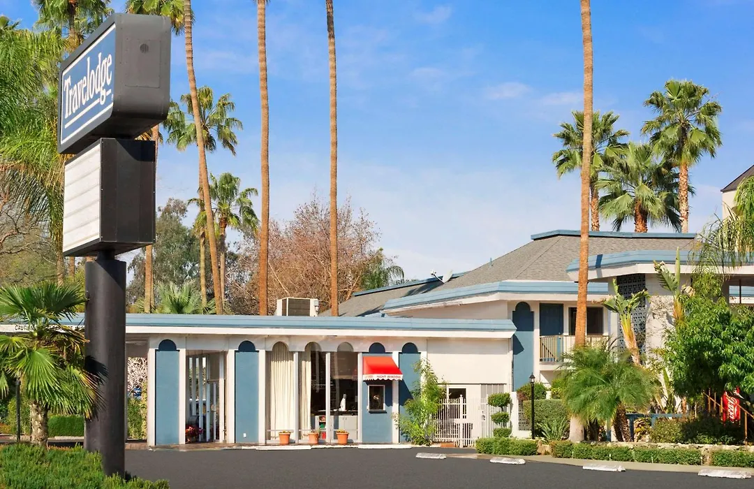 Travelodge By Wyndham Bakersfield-1