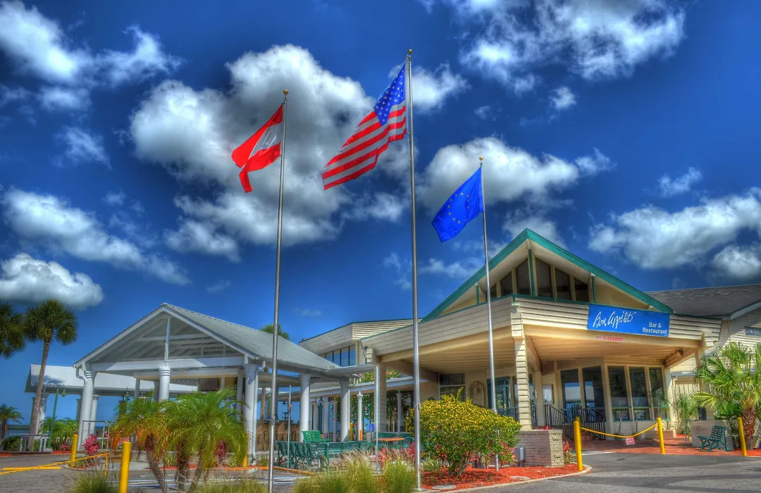 Best Western Plus Yacht Harbor Inn-1