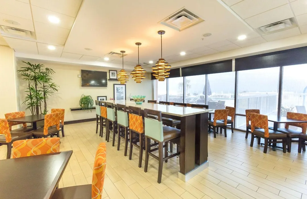 Hampton Inn Daytona Beach/Beachfront-1