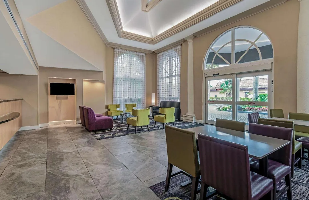 La Quinta By Wyndham Naples Downtown-1
