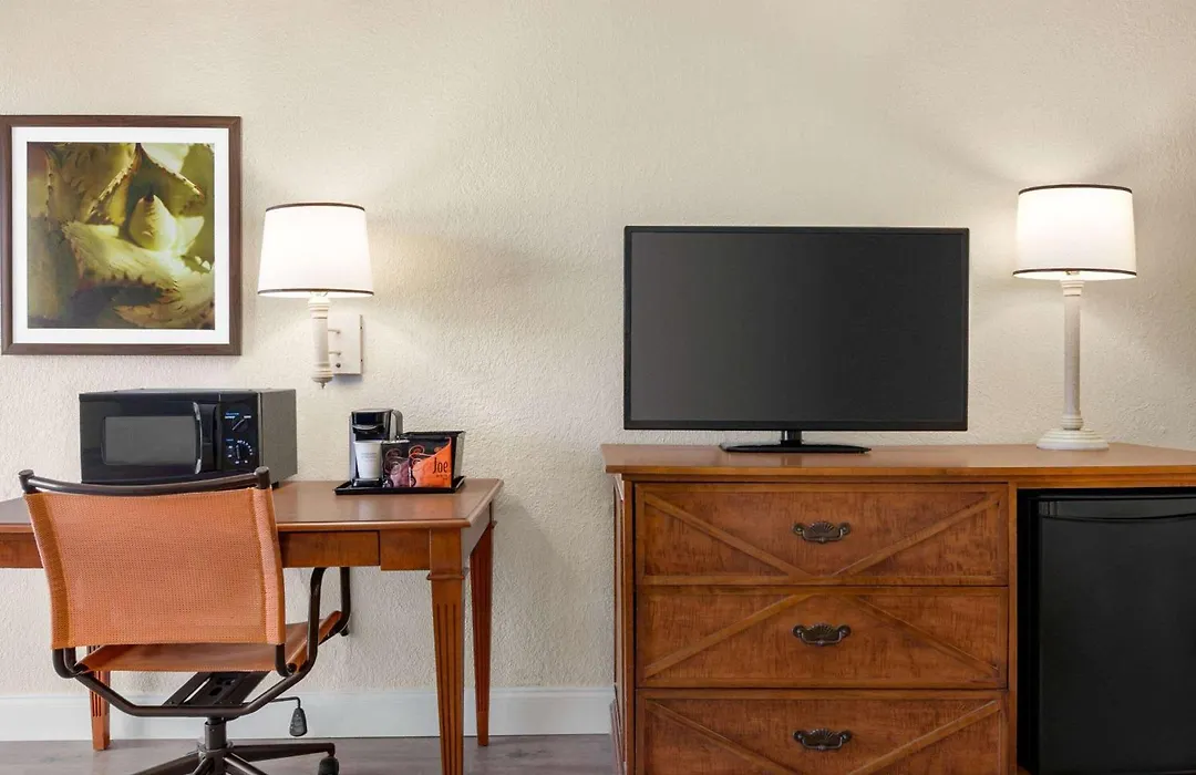 Baymont By Wyndham Intl Speedway I-95 Daytona Beach-1