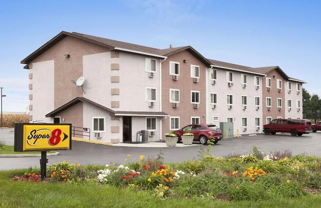 Super 8 By Wyndham Peru Starved Rock State Park-1