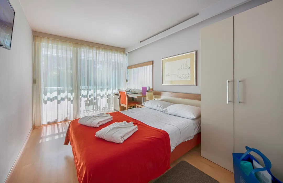 Hotel Aurora-1