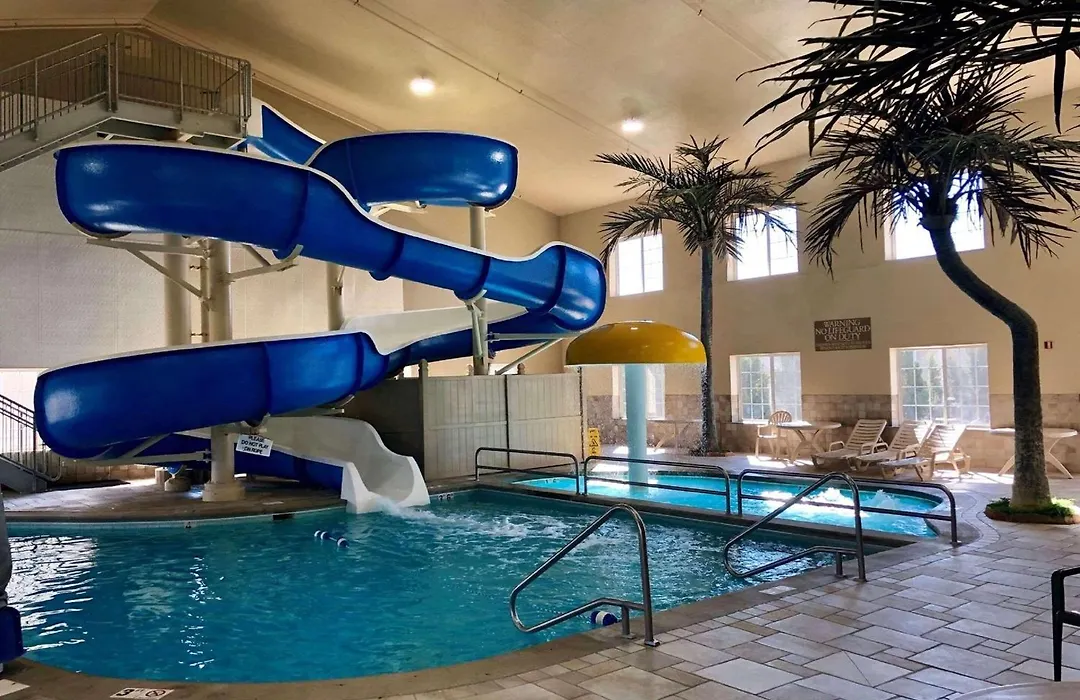 Country Inn & Suites By Radisson Bismarck Waterpark-1