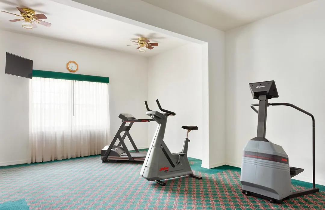 Days Inn And Suites By Wyndham Sikeston-1