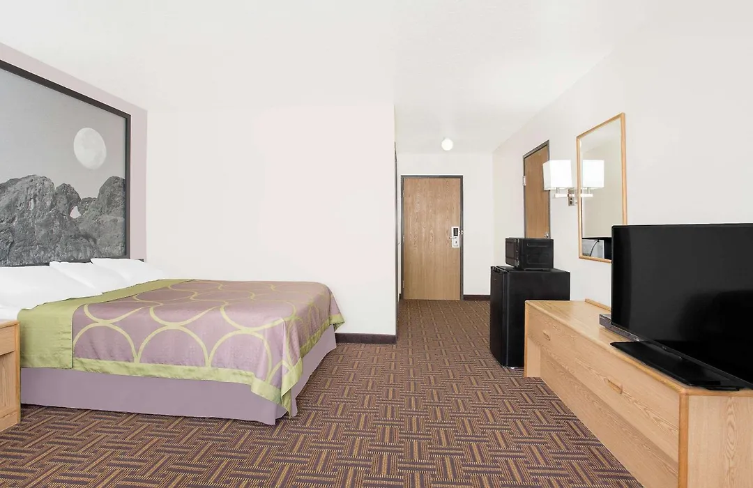 Super 8 By Wyndham Bloomfield-1