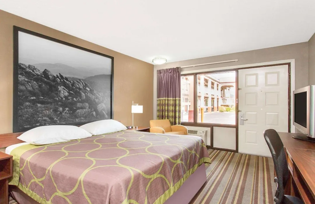 Super 8 By Wyndham Wytheville-1