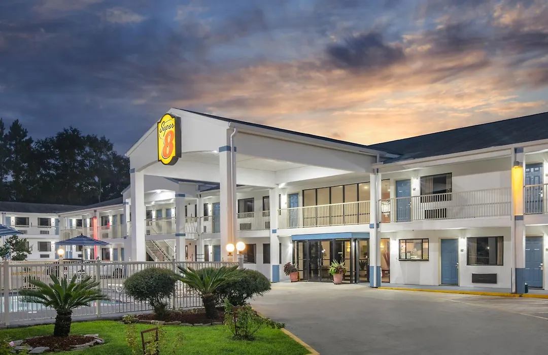 Super 8 By Wyndham Ocean Springs Biloxi-1