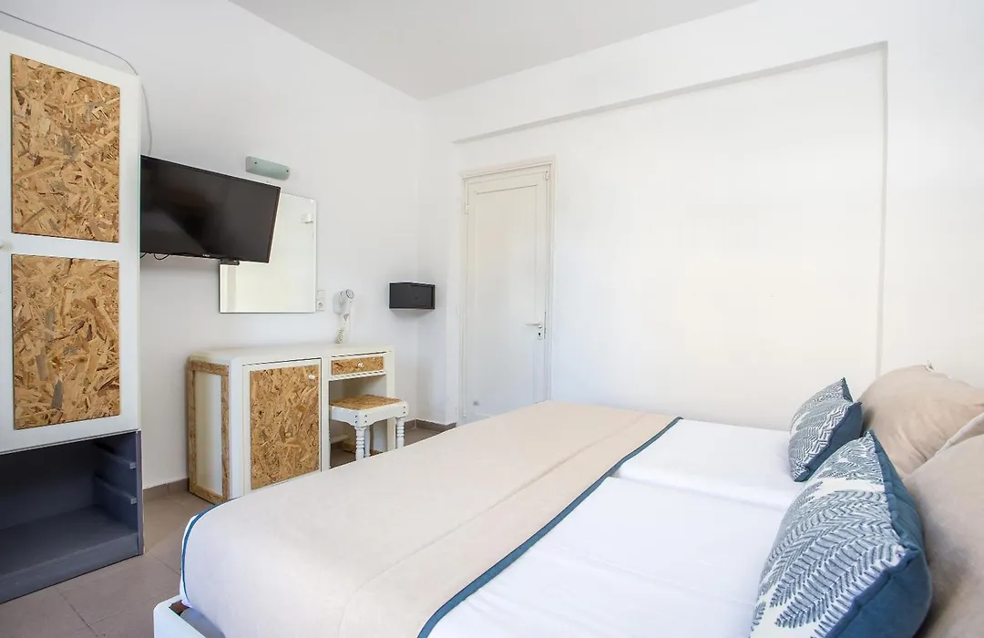 Tinas Plus Hotel-1