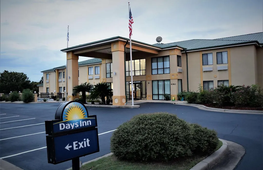 Days Inn By Wyndham Montgomery-1