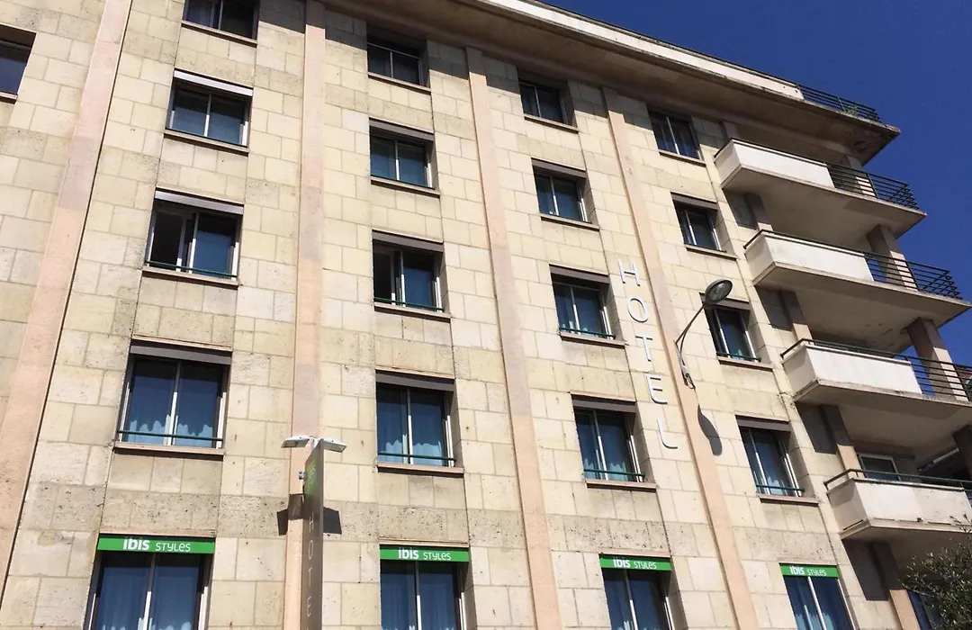 ibis Styles Evry Cathédrale-1