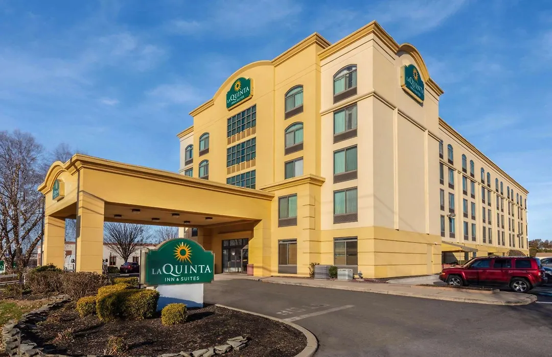 La Quinta By Wyndham Garden City-1