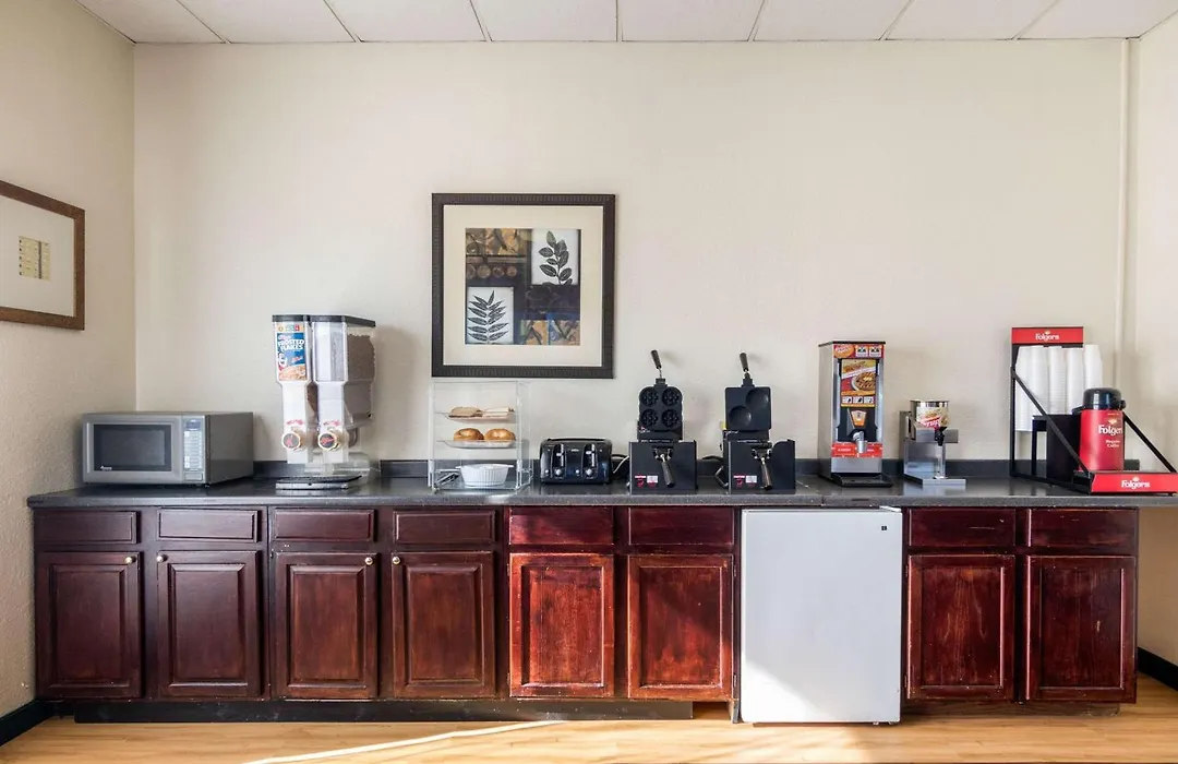 Econo Lodge Inn & Suites Conference Center Dublin-1