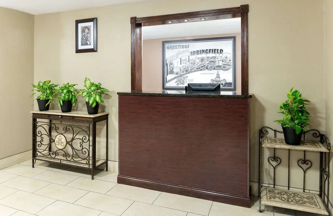 Super 8 By Wyndham Springfield East-1