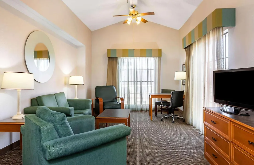 La Quinta Inn By Wyndham El Paso West-1