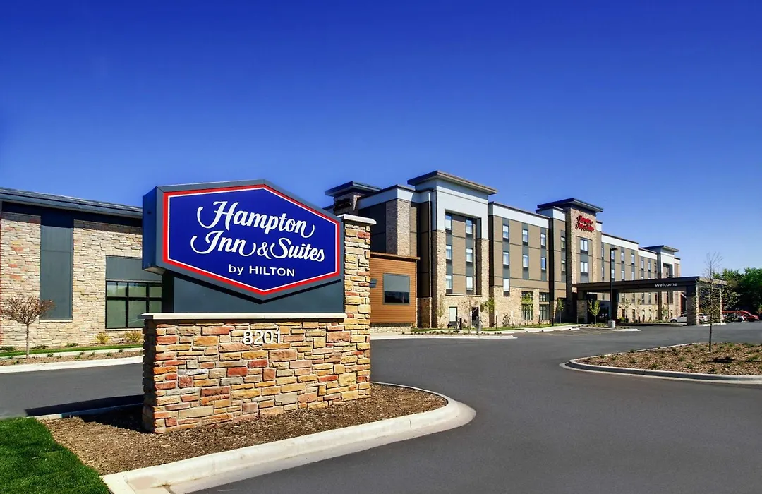Hampton Inn & Suites Milwaukee West-1