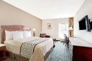 Days Inn By Wyndham Newport News City Center Oyster Point-1