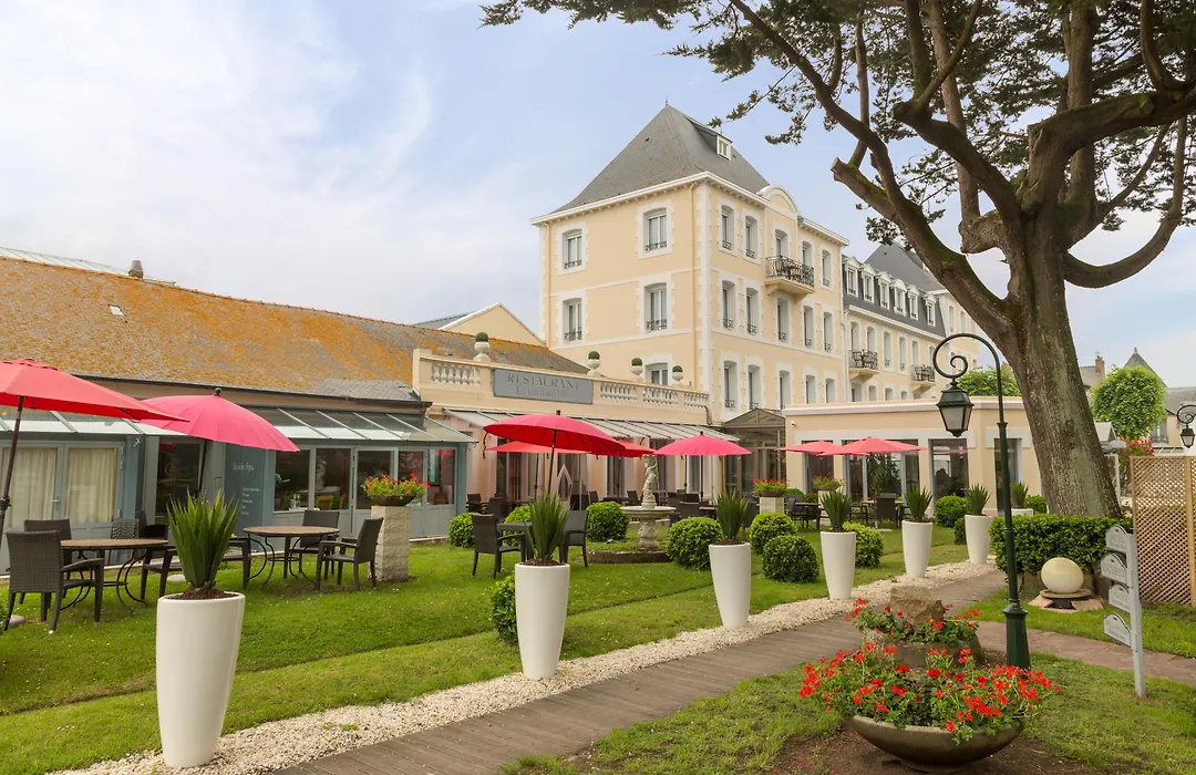Grand Hotel De Courtoisville-1