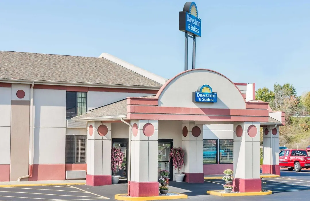 Days Inn & Suites By Wyndham Youngstown / Girard Ohio-1